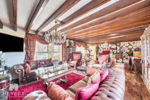 Snug / Dining Room- click for photo gallery